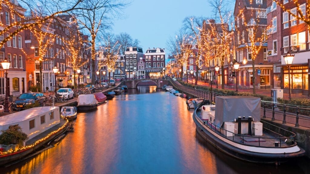 Best-Family-Friendly-Neighborhoods-and-Places-to-Stay-in-Amsterdam-With-Kids