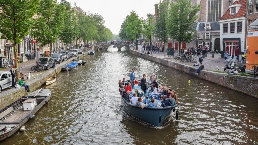 Canal-Cruise-in-Amsterdam