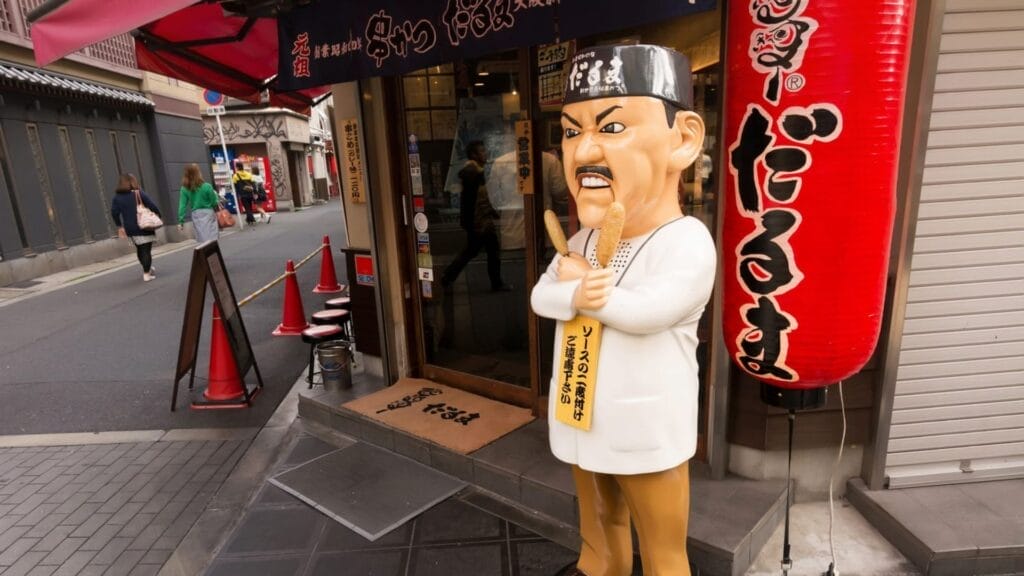 Human-form-statue-in-front-of-the-restaurant