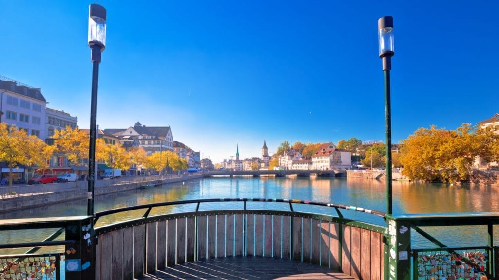 Limmat-river-in-Zurich-idyllic-autumn-view
