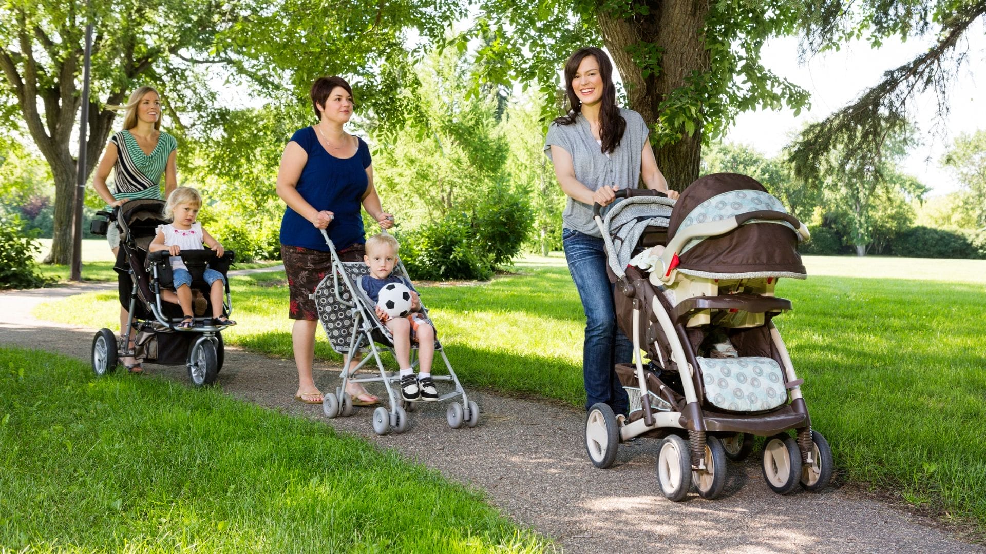 3 moms walking their babies in travel strollers