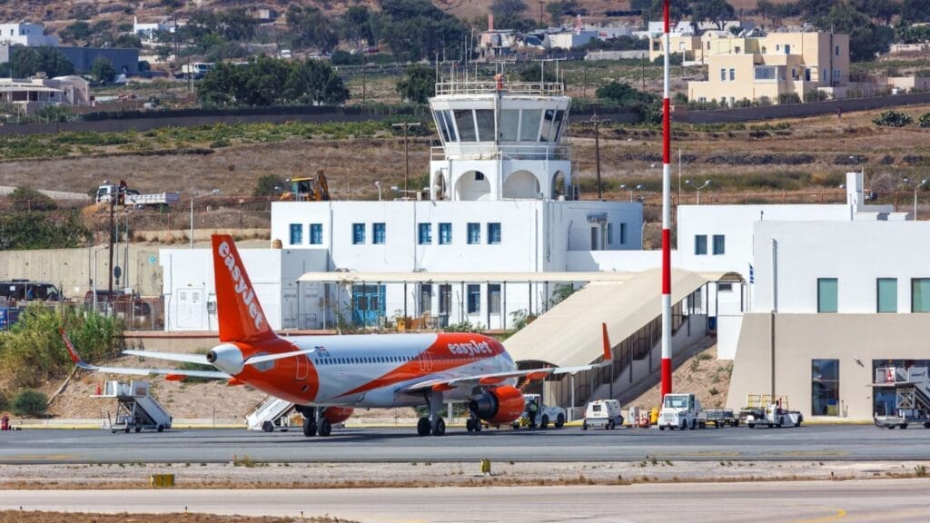 EasyJet-Airbus-A320-airplane-Santorini-airport