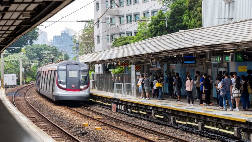 Hong-Kong-Train-platform