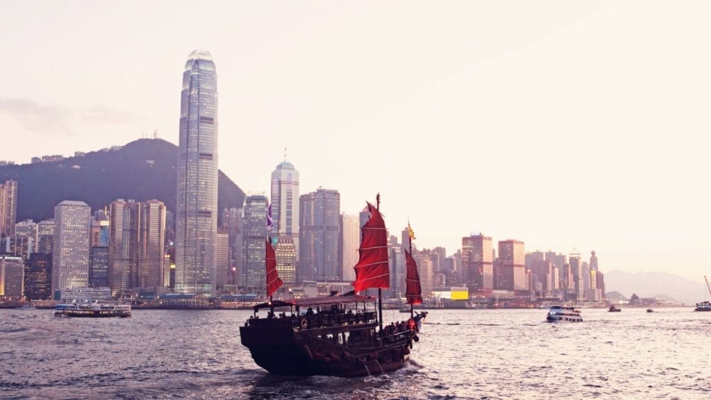 Junk-boat-in-Hong-Kong