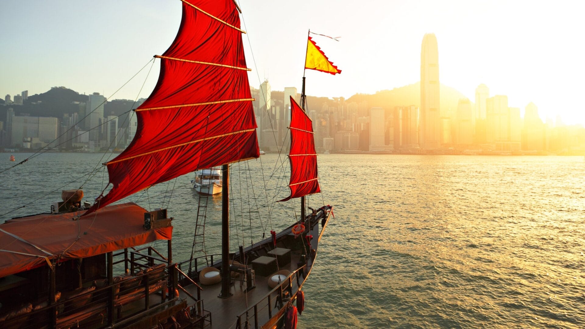 sailboat-in-Hong-Kong-harbor
